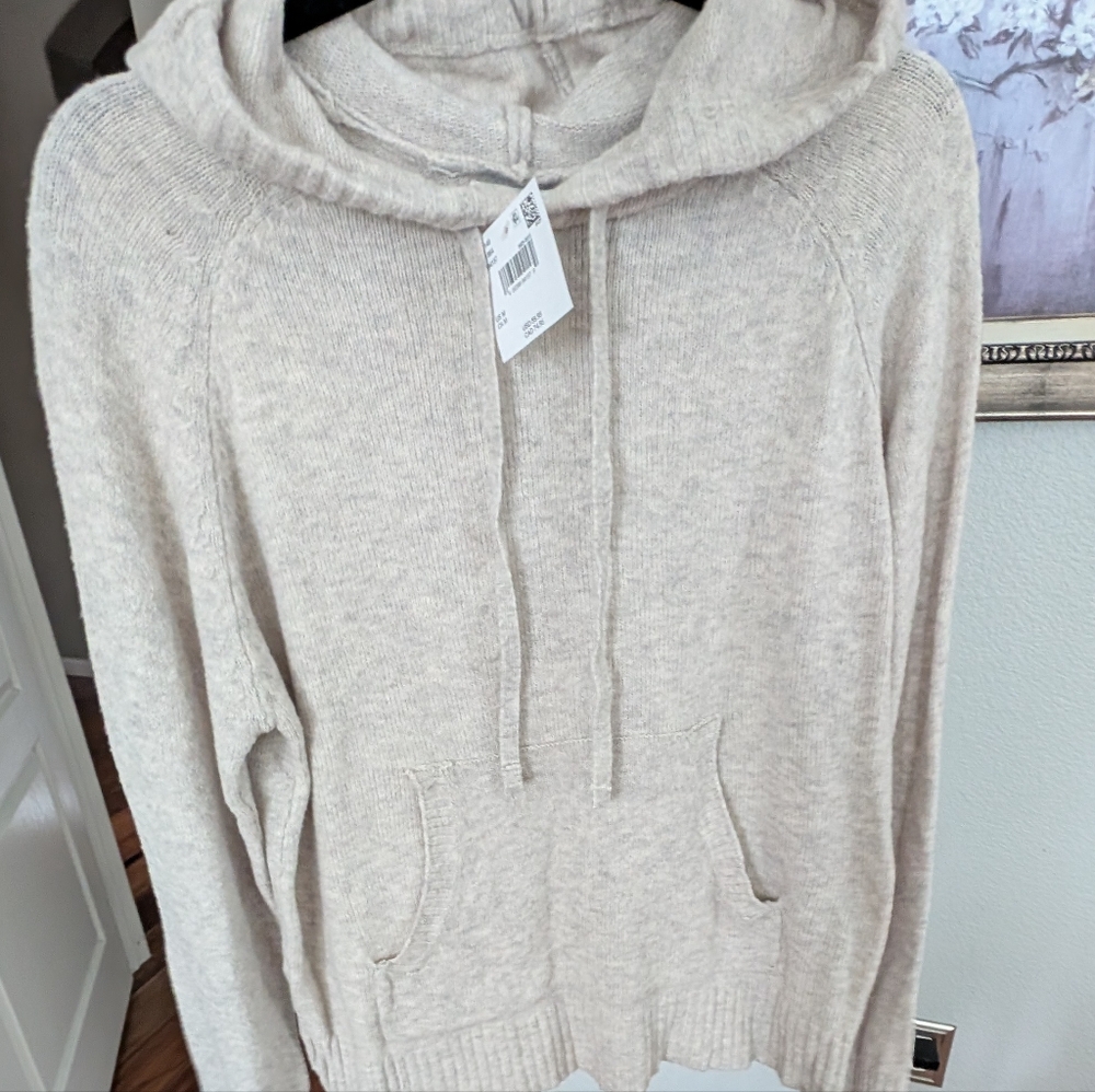 American Eagle Hooded Sweater with Font Pocket Size X-Large Nwt ❤️